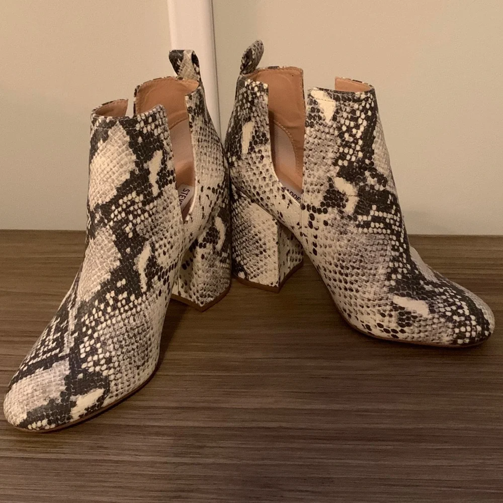 Steve Madden Snake Print Ankle Boots - Picture 8 of 11